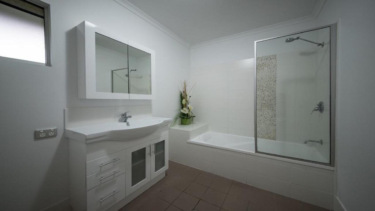 Watersons At Airlie Central Apartments Еърли Бийч Екстериор снимка