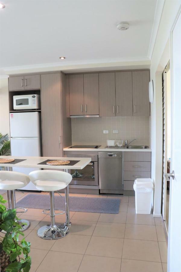 Watersons At Airlie Central Apartments Еърли Бийч Екстериор снимка