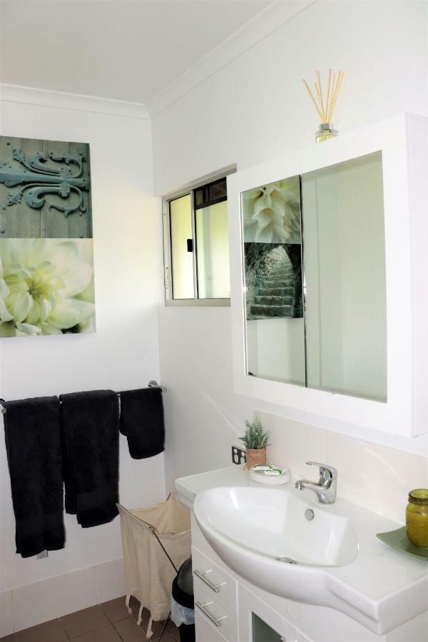 Watersons At Airlie Central Apartments Еърли Бийч Екстериор снимка